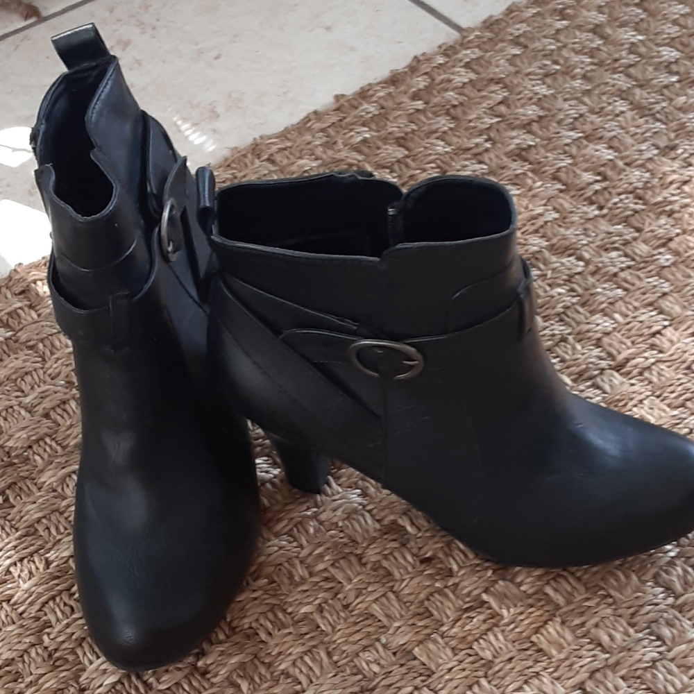 Madden girl zip up booties